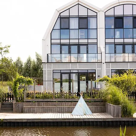Amsterdam Castle マウデン